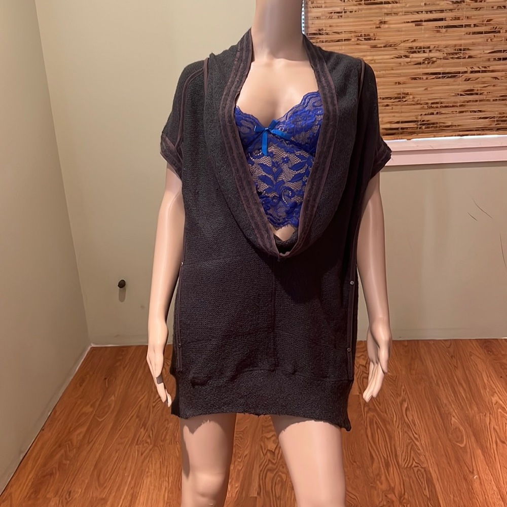 McPlanet Gray Knit Top Brown Trim Metal Screws Plunge Neckline Size 8